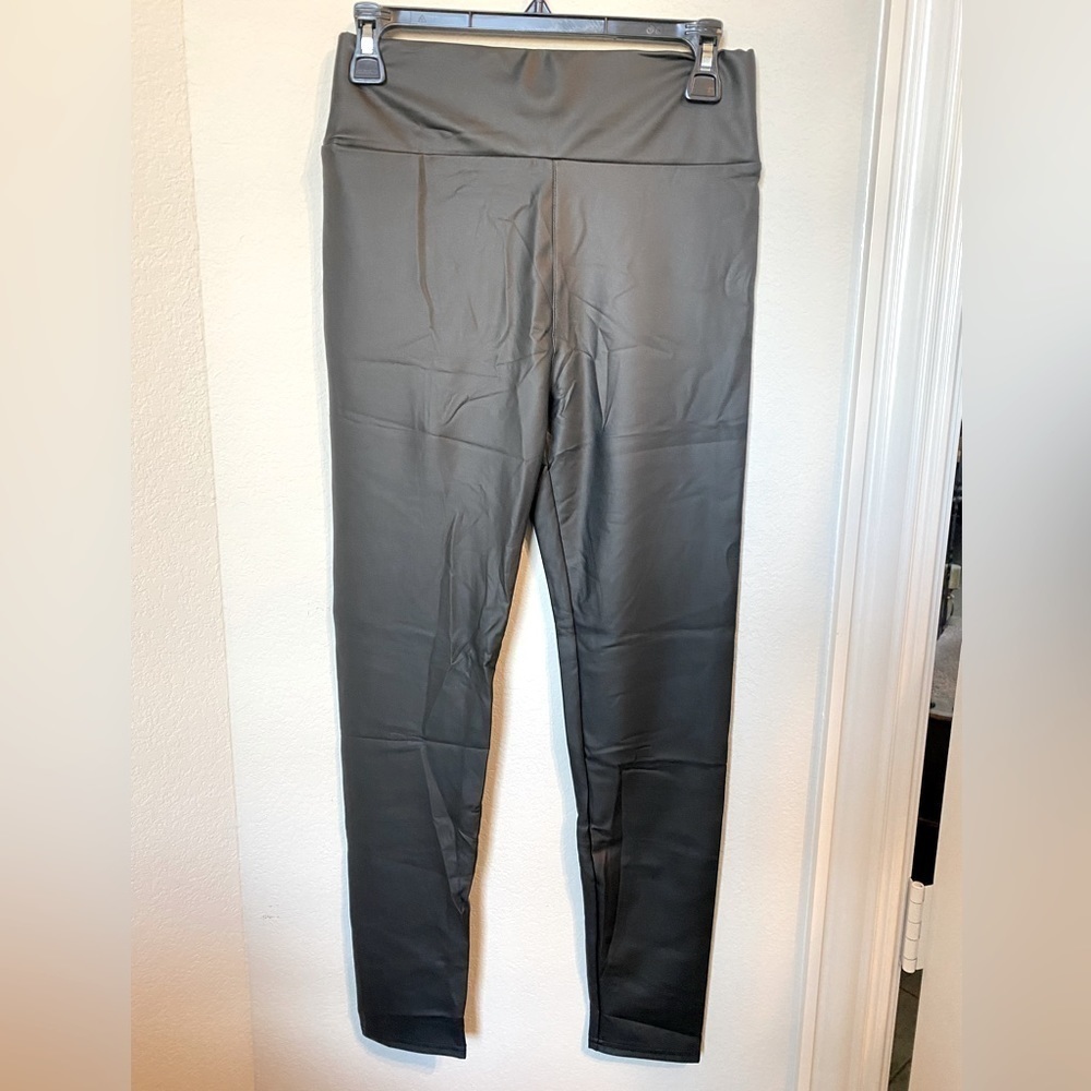 Black Faux leather women leggings, hi waisted black pants w/ stretch, sz Medium